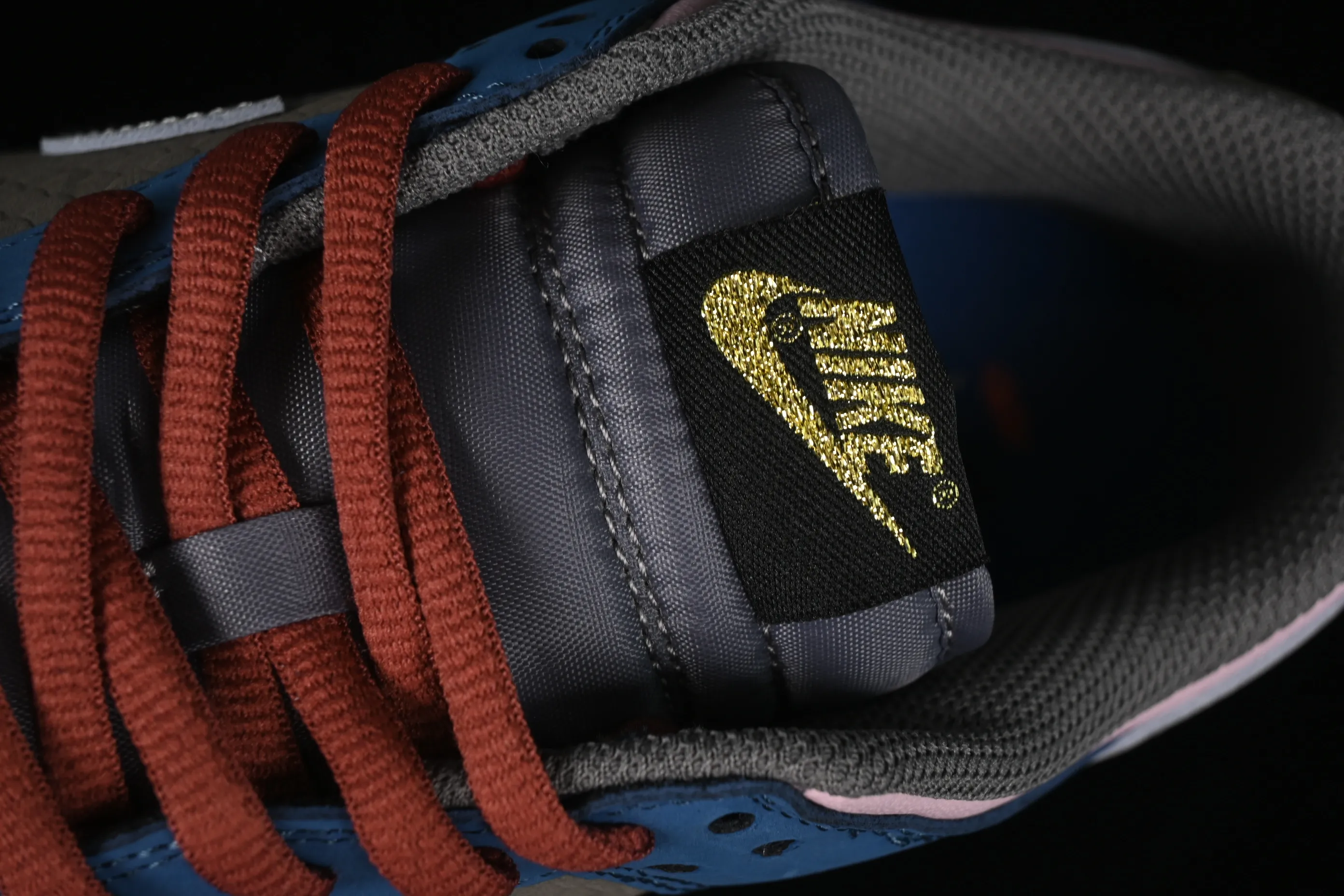 All Categories Nk SB Dunk Series Nk SB Dunk Low High-end Customized Low-top Sneakers C Version Nk Dunk Low Game Theme Black Myth Wukong Auspicious Cloud Dragon Pattern Deconstructed Retro Low-top Casual Sneakers DV2433-109